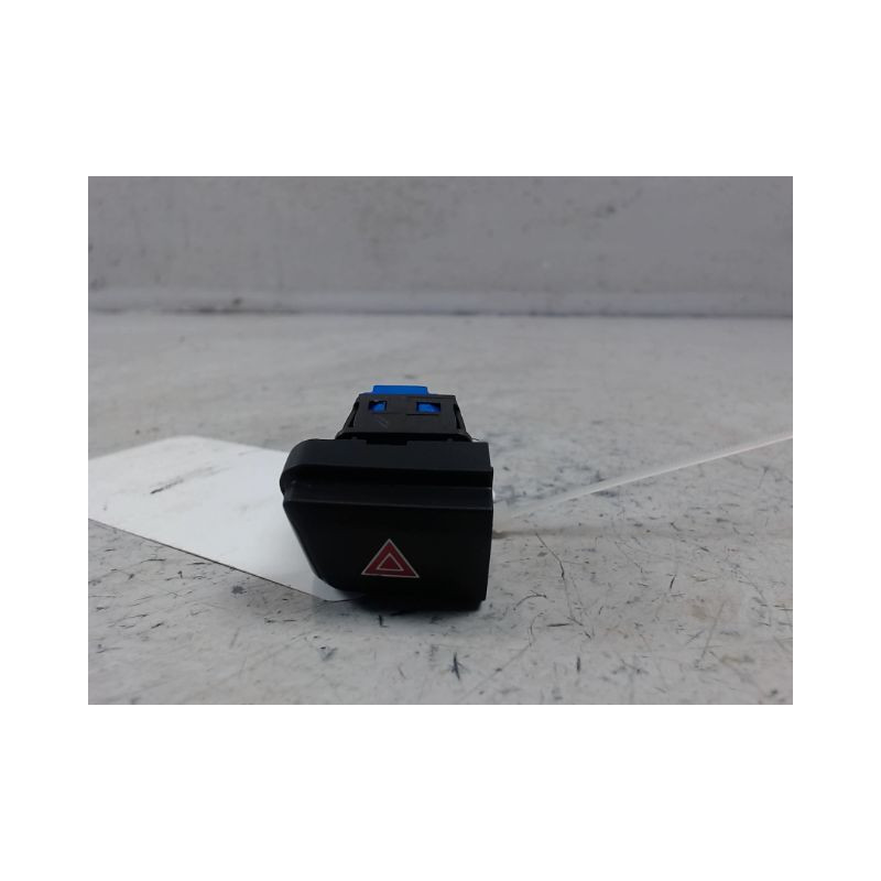 BOUTON DE WARNING PEUGEOT 208