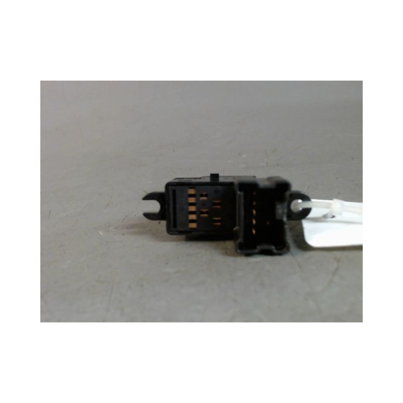COMMANDE LEVE-GLACE PORTE AVD NISSAN NOTE