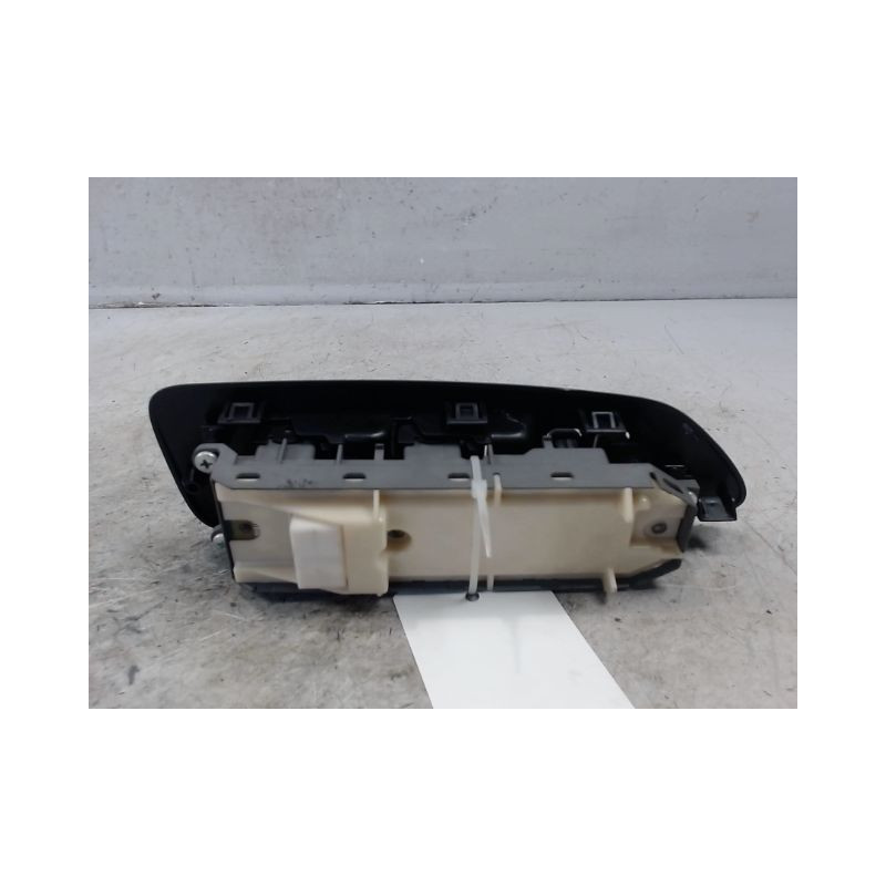 COMMANDE LEVE-GLACE PORTE AVG TOYOTA AURIS 2010-