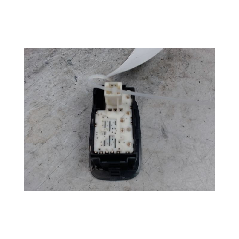 COMMANDE LEVE-GLACE PORTE ARD TOYOTA AURIS 2010-