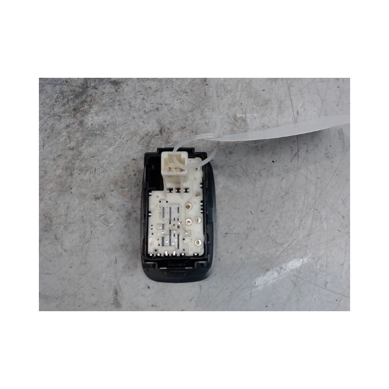 COMMANDE LEVE-GLACE PORTE ARG TOYOTA AURIS 2010-