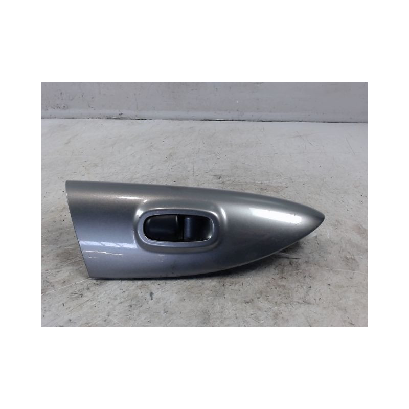 COMMANDE LEVE-GLACE PORTE AVD NISSAN JUKE