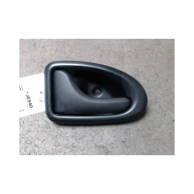 POIGNEE INTERIEURE PORTE AVANT GAUCHE DACIA LOGAN 4 P 05-08