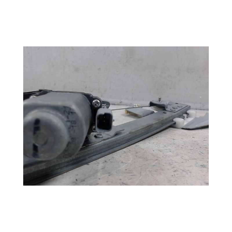 MECANISME+MOTEUR LEVE-GLACE AVANT DROIT TOYOTA AYGO 3P