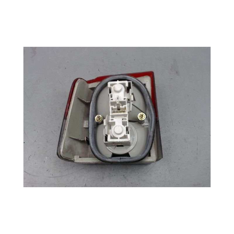 FEU ARRIERE DROIT PEUGEOT 405 BREAK Phase 2 1992-1996
