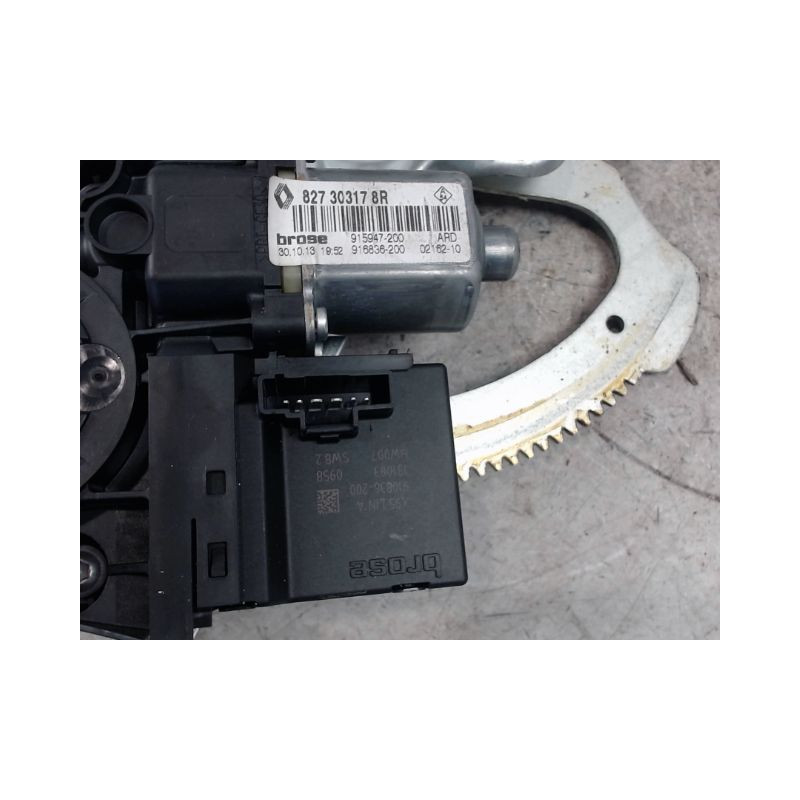 MECANISME+MOTEUR LEVE-GLACE ARRIERE DROIT RENAULT SCENIC III 2009-