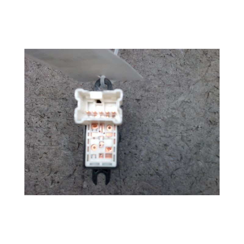 COMMANDE LEVE-GLACE PORTE AVD NISSAN MICRA