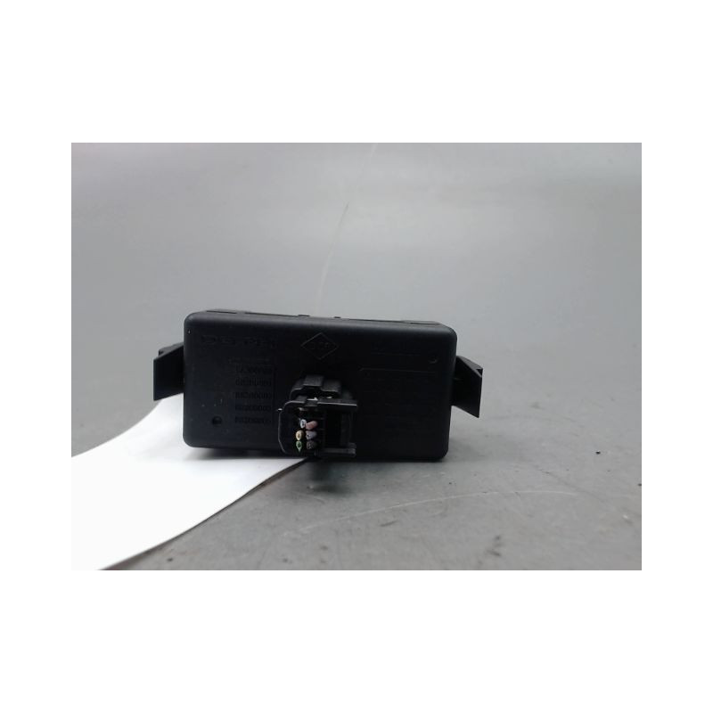BOUTON DE WARNING RENAULT TWINGO II Phase 1 2007-2011