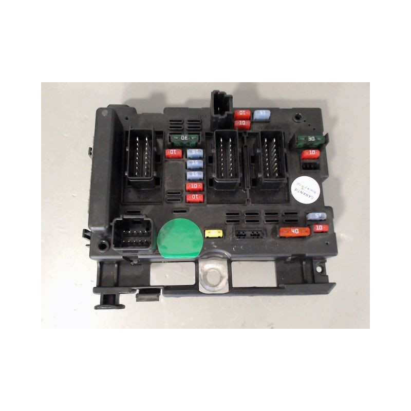 BOITE A FUSIBLES PEUGEOT 206 5P