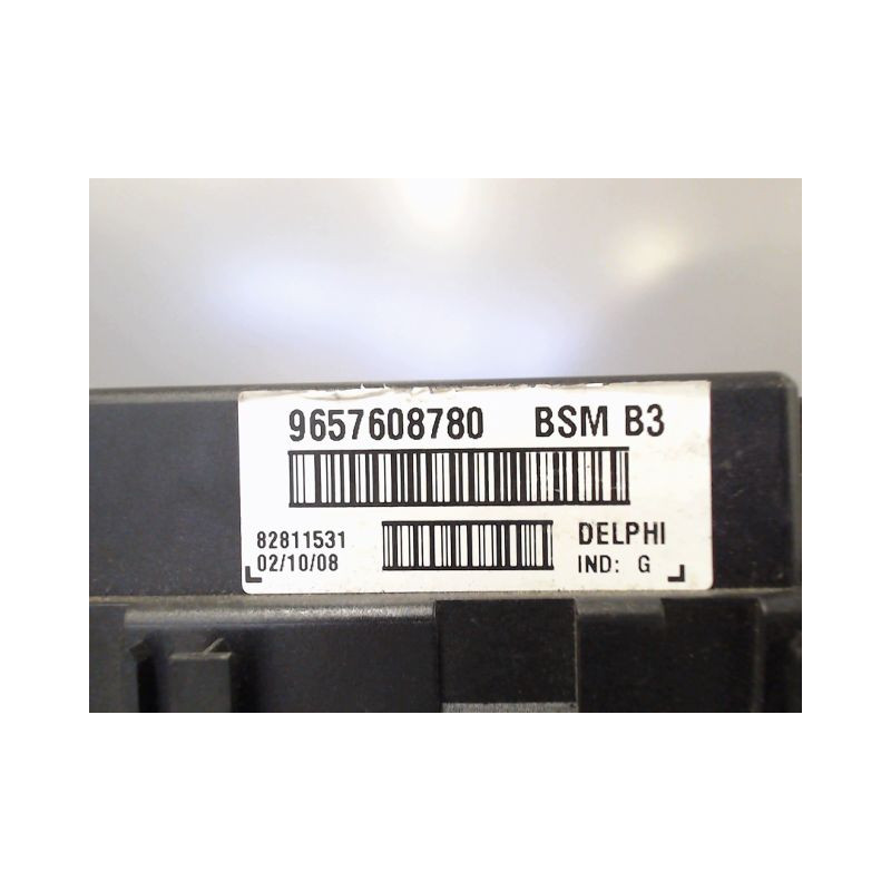 BOITE A FUSIBLES PEUGEOT 206 5P