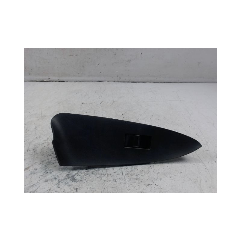 COMMANDE LEVE-GLACE PORTE AVD TOYOTA RAV4 2006