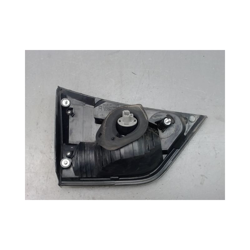 FEU ARRIERE INTERIEUR DROIT MITSUBISHI OUTLANDER