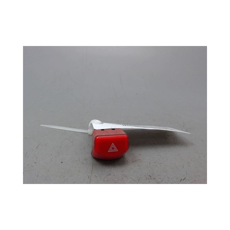 BOUTON DE WARNING NISSAN MICRA C+C