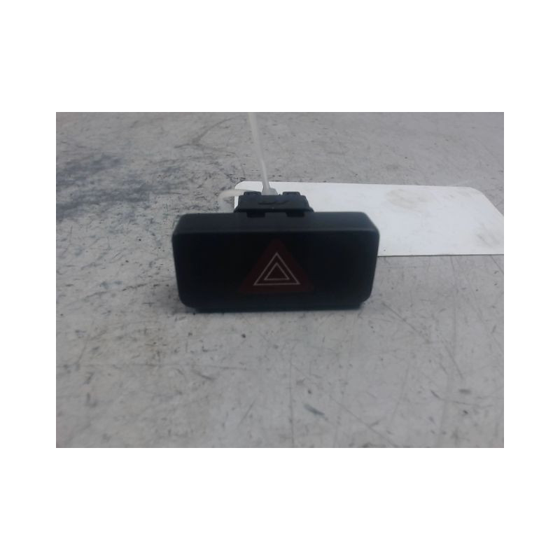 BOUTON DE WARNING NISSAN PIXO