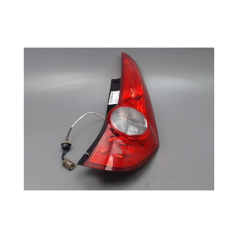 FEU ARRIERE DROIT OPEL AGILA