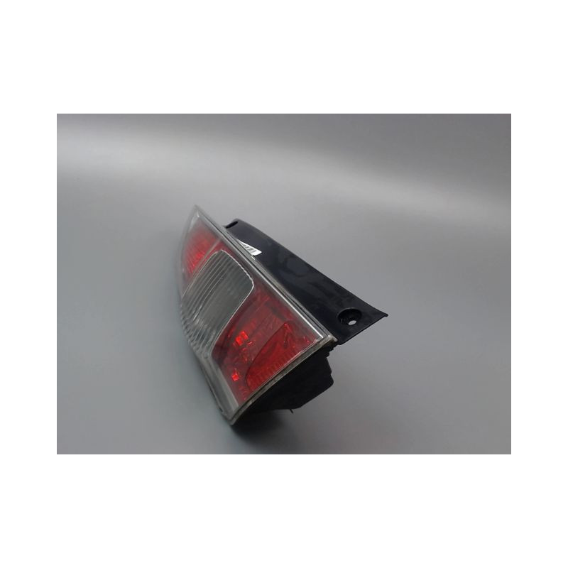 FEU ARRIERE GAUCHE  DAIHATSU SIRION 2000-