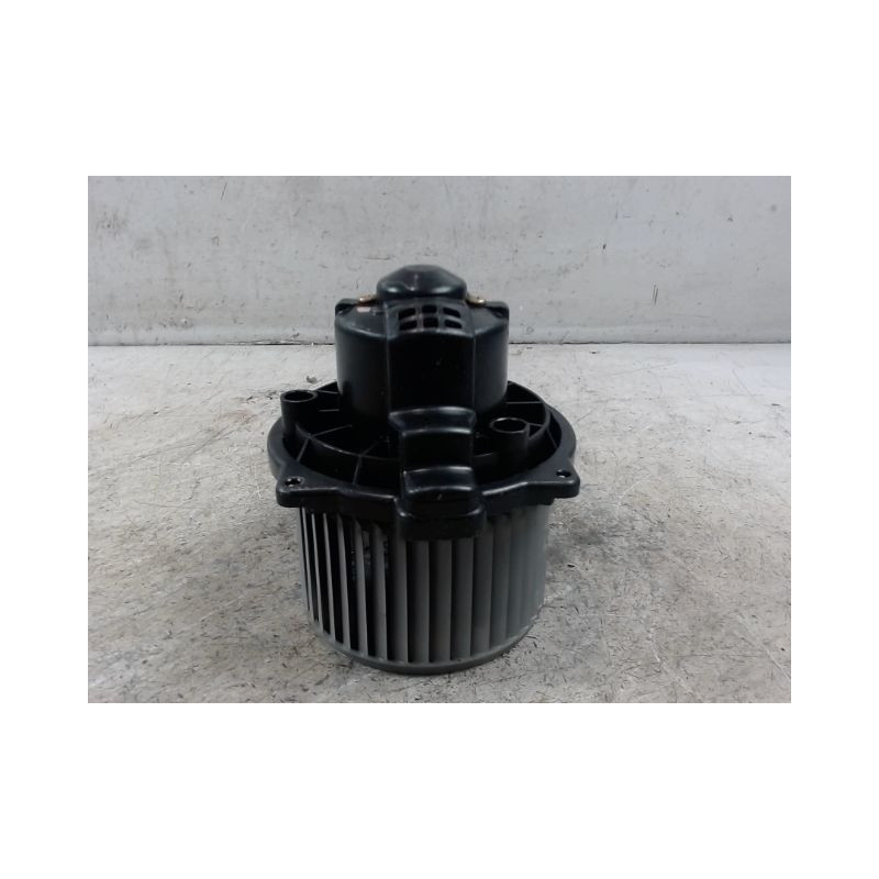 MOTEUR VENTILATEUR CHAUFFAGE DAIHATSU YRV