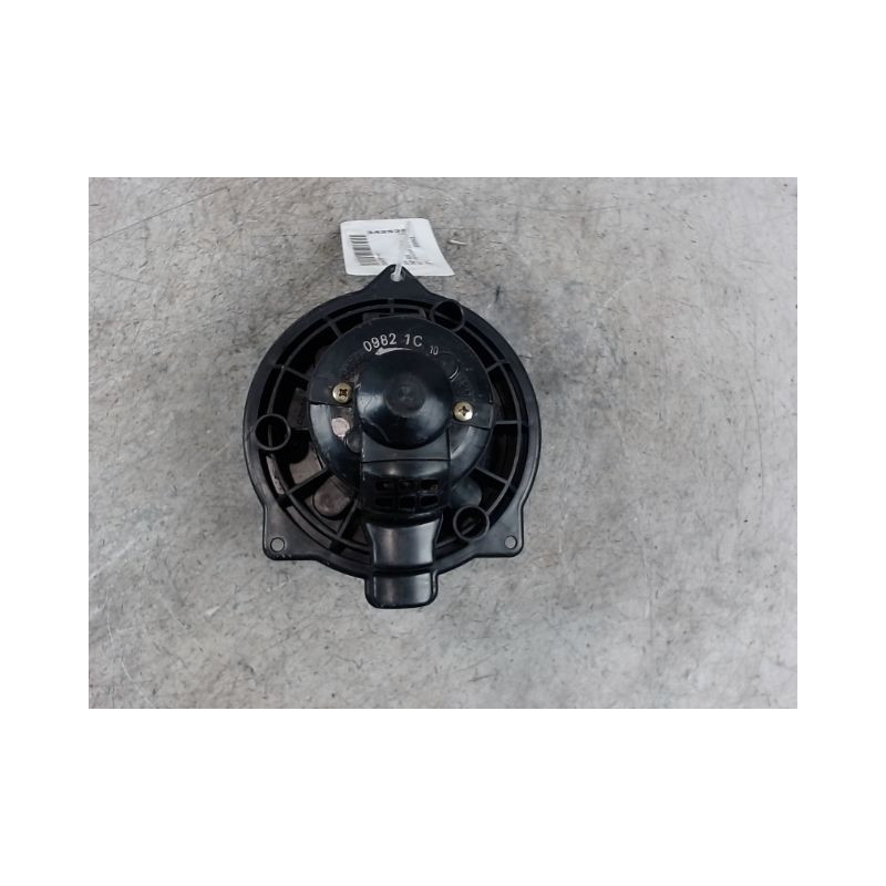 MOTEUR VENTILATEUR CHAUFFAGE DAIHATSU YRV
