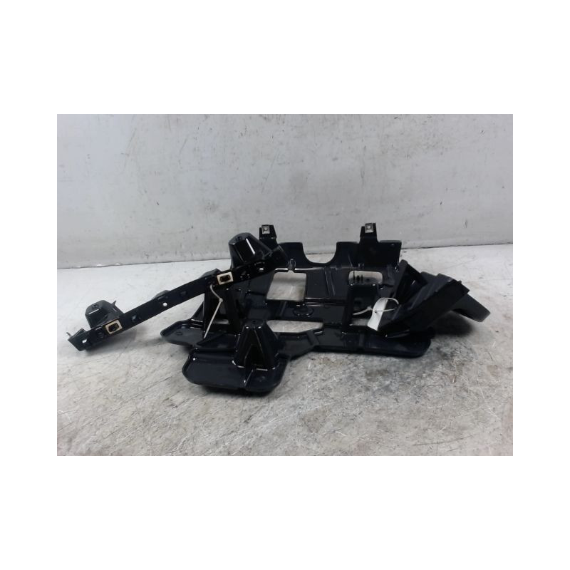 SUPPORT DROIT PARE-CHOC ARRIERE  RENAULT MEGANE