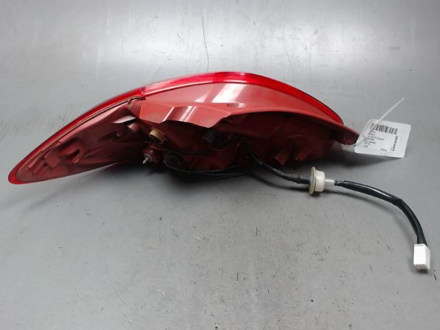 feu arriere mazda b2800 2002 droite